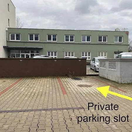 Self Check In With Parking Included Apartment Pressburg