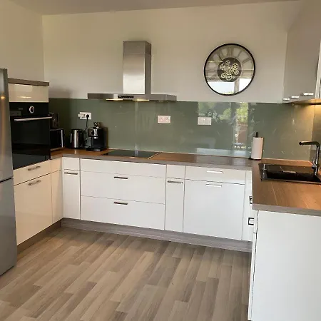 Self Check In With Parking Included Apartment Pressburg